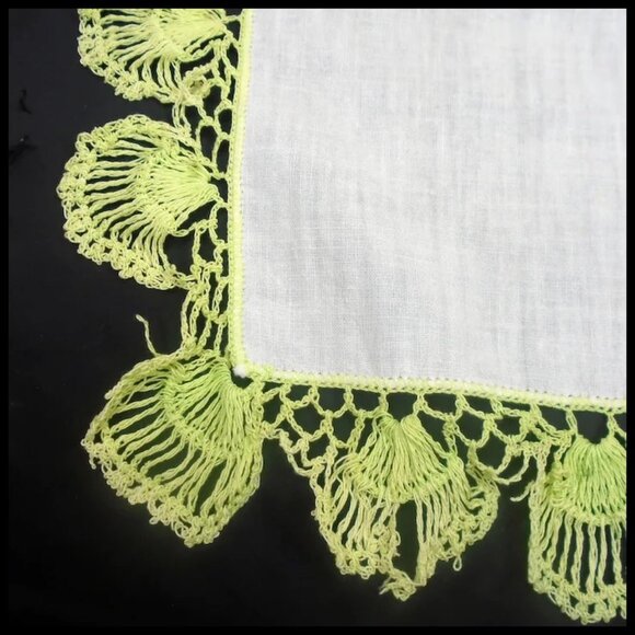 40s Vintage Linen Handkerchief Tatted Linen Hankie with Seashell Tatting Hanky - Picture 6 of 14